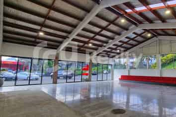 Prime Parnell: Showroom, Warehouse & More!