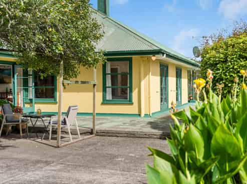 332 Kuku East Road, Manakau