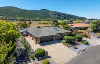 21 Whiting Drive, Wakefield