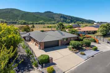 21 Whiting Drive, Wakefield