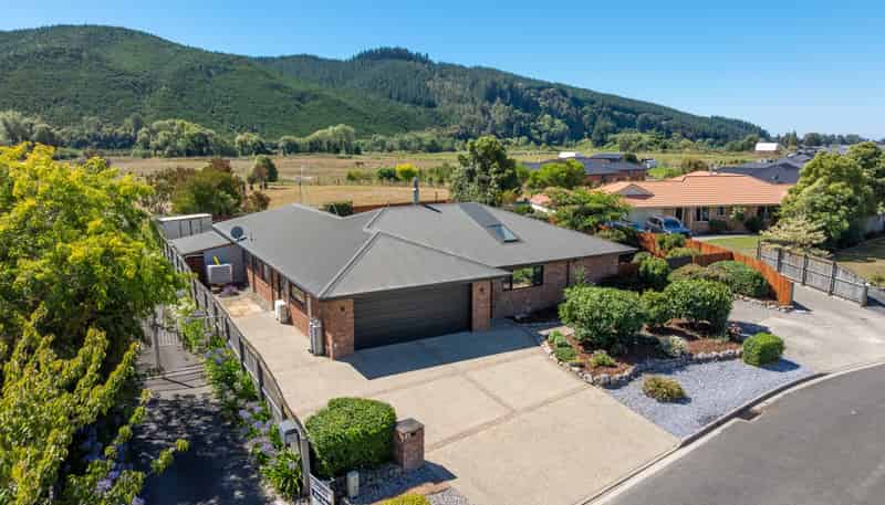 21 Whiting Drive, Wakefield