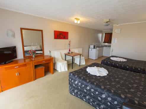 16 Units - Great Location - Very Motivated Vendor