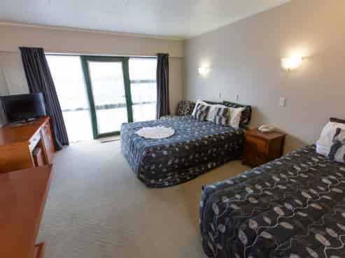 16 Units - Great Location - Very Motivated Vendor
