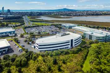 Office with amazing sea and CBD views