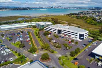 Office with amazing sea and CBD views