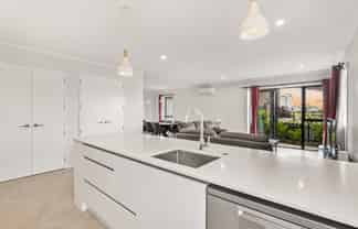 1/33 Nugget Avenue, Hobsonville