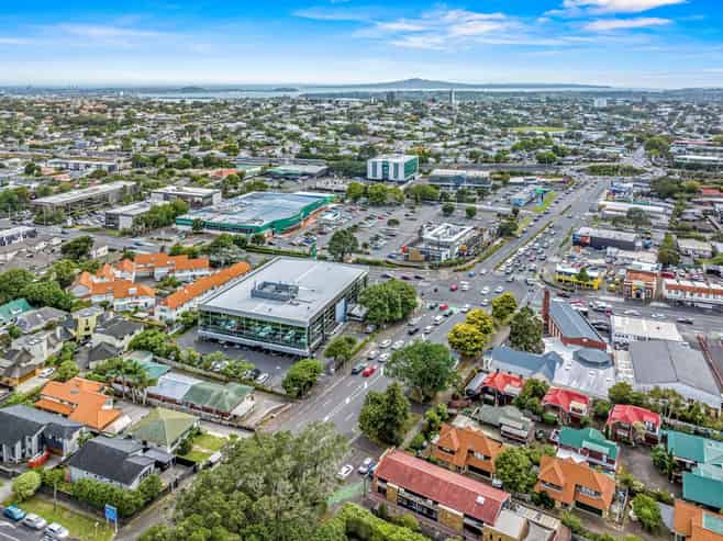Premium Office Suites with Parking in Greenlane