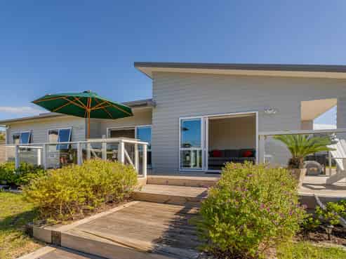 147 The Fairway, Matarangi
