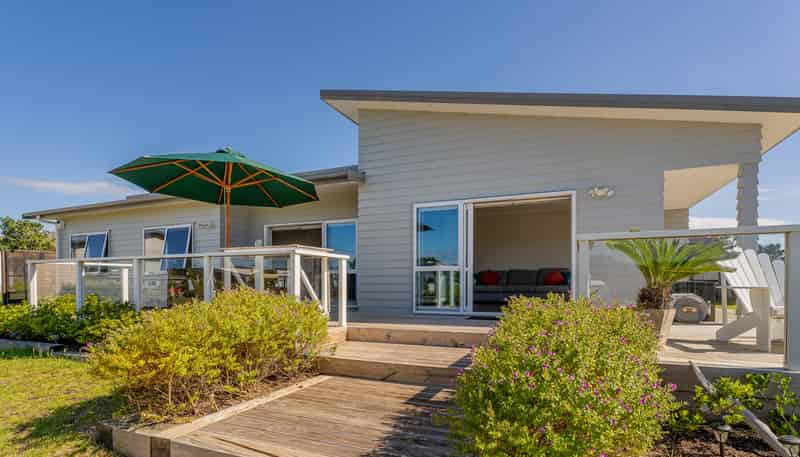 147 The Fairway, Matarangi