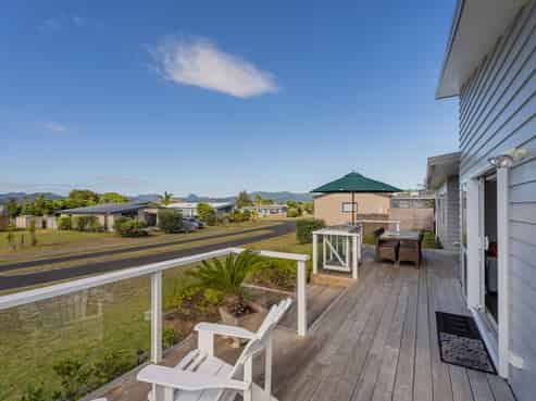 147 The Fairway, Matarangi