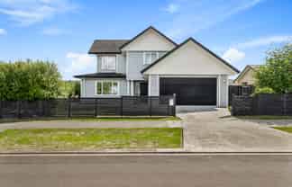 17 Walter Ruddock Avenue, Kumeu