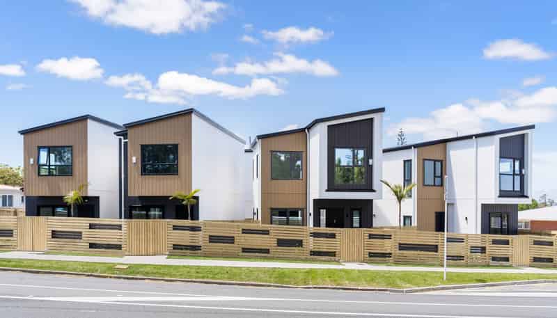 2/155 Te Atatu Road, Te Atatu South