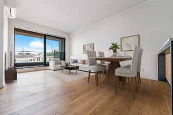 211/8 Meadowbank Road, Meadowbank