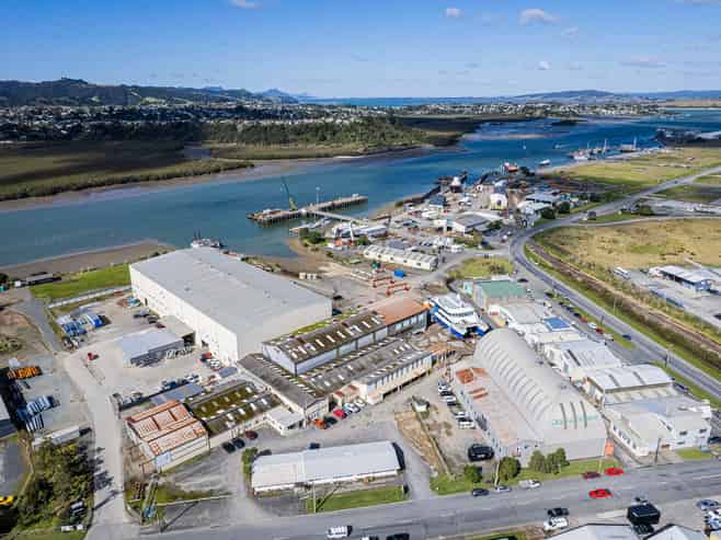 Working Heavy Marine Slipway