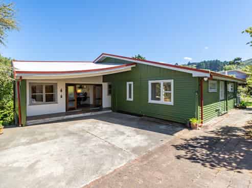 7 Catherine Grove, Tirohanga