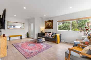 17 Howard Hunter Avenue, Saint Johns