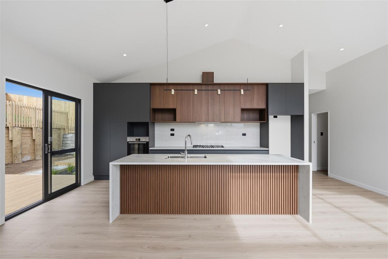 Brand New, 10 years master builder Warranty! - Vista 4