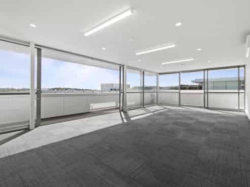 Outstanding office with 'pop top'