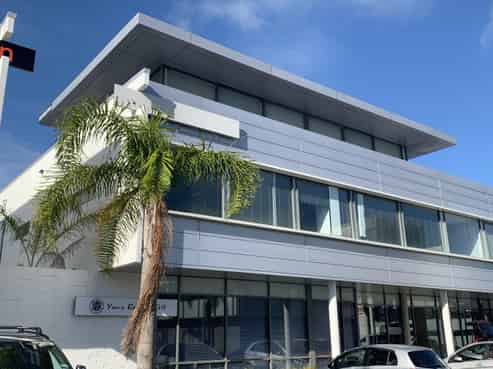 Outstanding office with 'pop top'