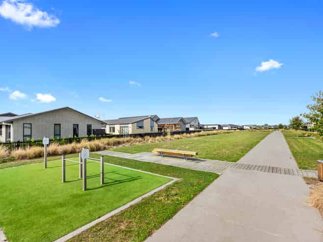 13 Lavinias Way, Chartwell