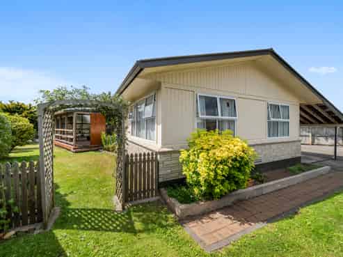 7 Adam Place, Mangakakahi