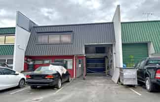 150M² INDUSTRIAL UNIT WITH VACANT POSSESSION
