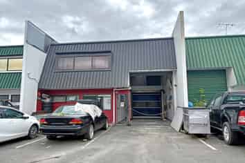 150M² INDUSTRIAL UNIT WITH VACANT POSSESSION

