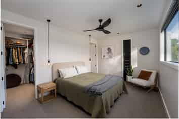  2 Pioneer Crescent, Omaha