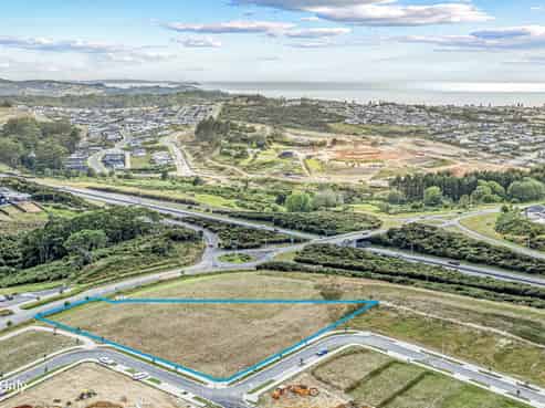 Elevated Lifestyle in Ara Hills: Prime Land with Development Opportunities