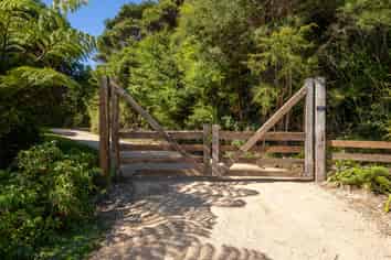 1160A Abel Tasman Drive, Tata Beach