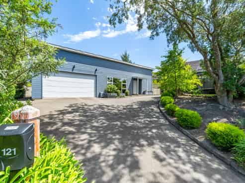 121 Hill Road, Belmont