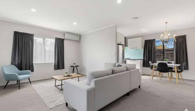 2/17 Mcdougall Street, Manurewa East