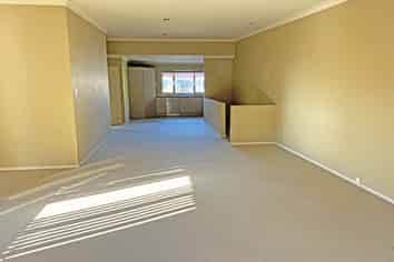 LIVE AND WORK OPPORTUNITY IN A PRIME LOCATION

