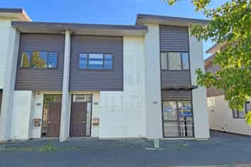 LIVE AND WORK OPPORTUNITY IN A PRIME LOCATION
