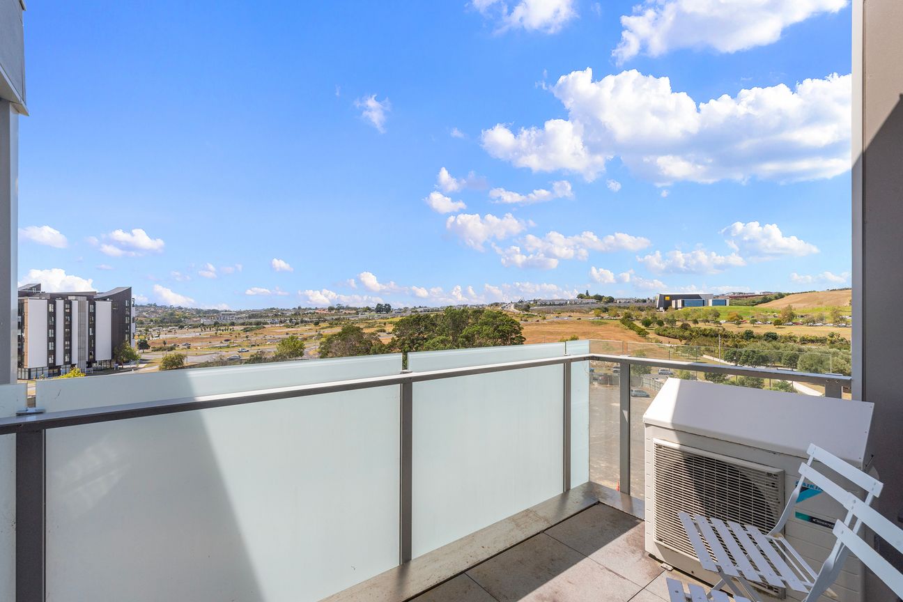Immaculate Apartment On Top Floor with Lift - Widok 6