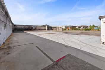 Prime strategic industrial site - Rare opportunity
