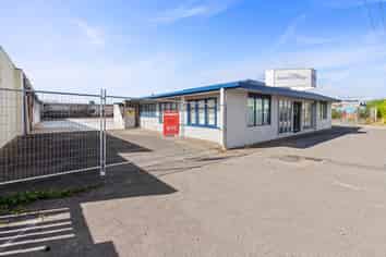 Prime strategic industrial site - Rare opportunity