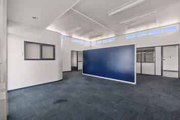 Prime strategic industrial site - Rare opportunity