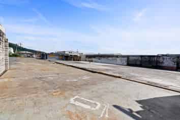 Prime strategic industrial site - Rare opportunity
