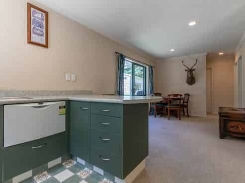 8/3382 Pourerere Road, Pourerere