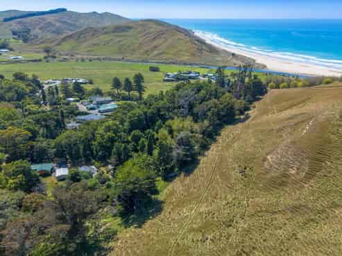 8/3382 Pourerere Road, Pourerere
