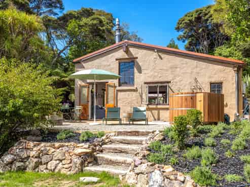 21 Te Makiri Road, Onetangi