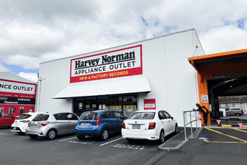 Prime Retail Space on Apirana Avenue
