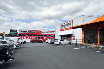 Prime Retail Space on Apirana Avenue
