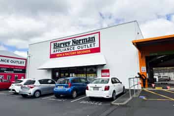 Prime Retail Space on Apirana Avenue