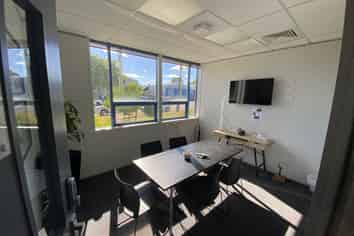 Tidy office space in Te Rapa