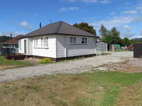 12 Plaskett Street, Reefton