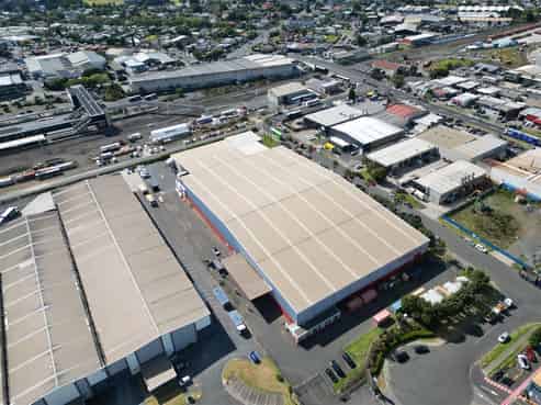 CBRE | Functional Warehouse for Lease
