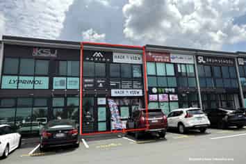 MODERN TWO-LEVEL UNIT IN WAIRAU JUNCTION!
