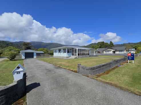 44 Aylmer Street, Ross